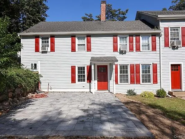40 The Pl, Glen Cove, NY 11542