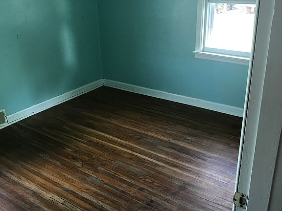 4th image of 4922 Grandview Dr