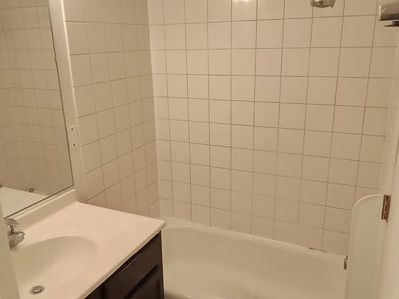 5th image of 2319 E 70th Pl Unit 2