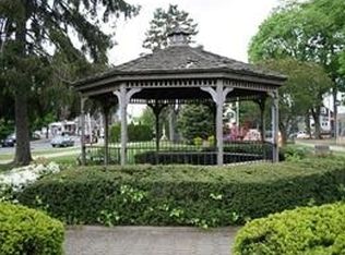 17 Purdy St, Harrison, NY 10528