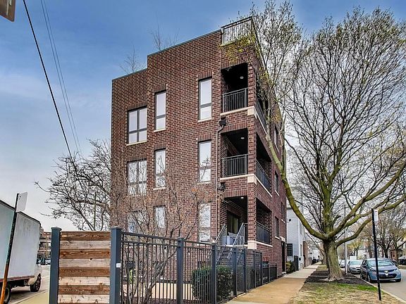 3rd image of 3012 N Leavitt St #1