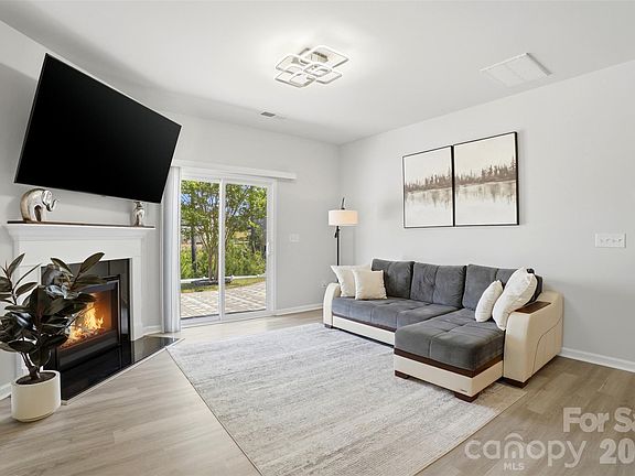 5th image of 1389 Loggerhead Dr