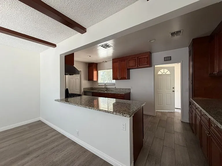 512 La Serena Dr — Photo 12