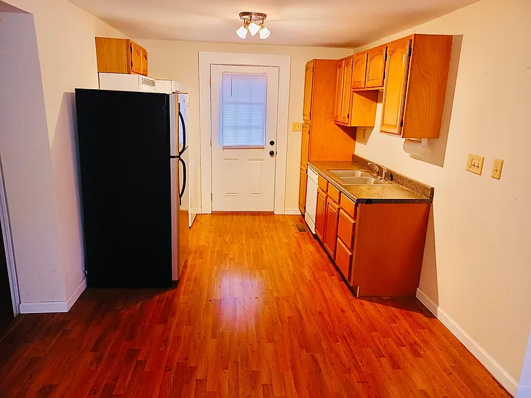 1112 Narrow Ln — Photo 2