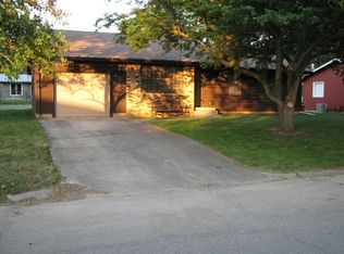 308 14th Ave NE, Independence, IA 50644