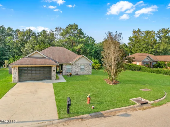 16 Crimson Ln, Picayune, MS 39466