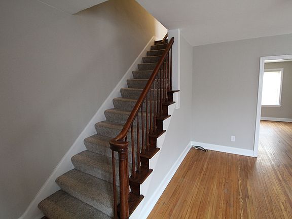 Family Room/Going to upstairs