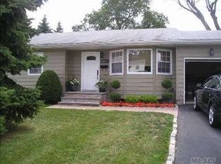 2594 Castle Ct, Bellmore, NY 11710