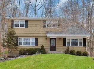 49 Riverside Dr, Ridgefield, CT 06877