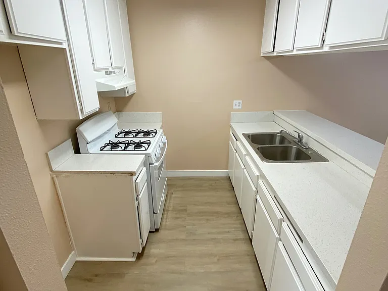 2475 Cedar Ave #C — Photo 4