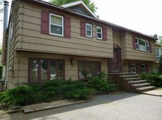 13 Hearle Dr, Pequannock, NJ 07440