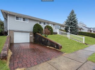 90 Fencsak Ave, Elmwood Park, NJ 07407