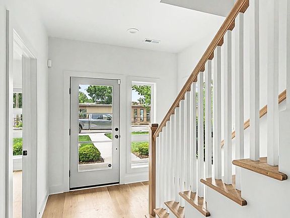 4th image of 532 Southgate Ave