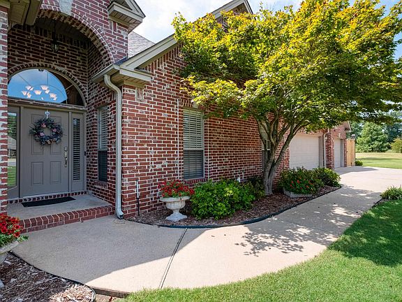 2nd image of 215 Marseille Dr