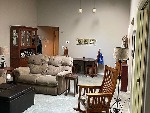 LR -vaulted ceiling, skylite