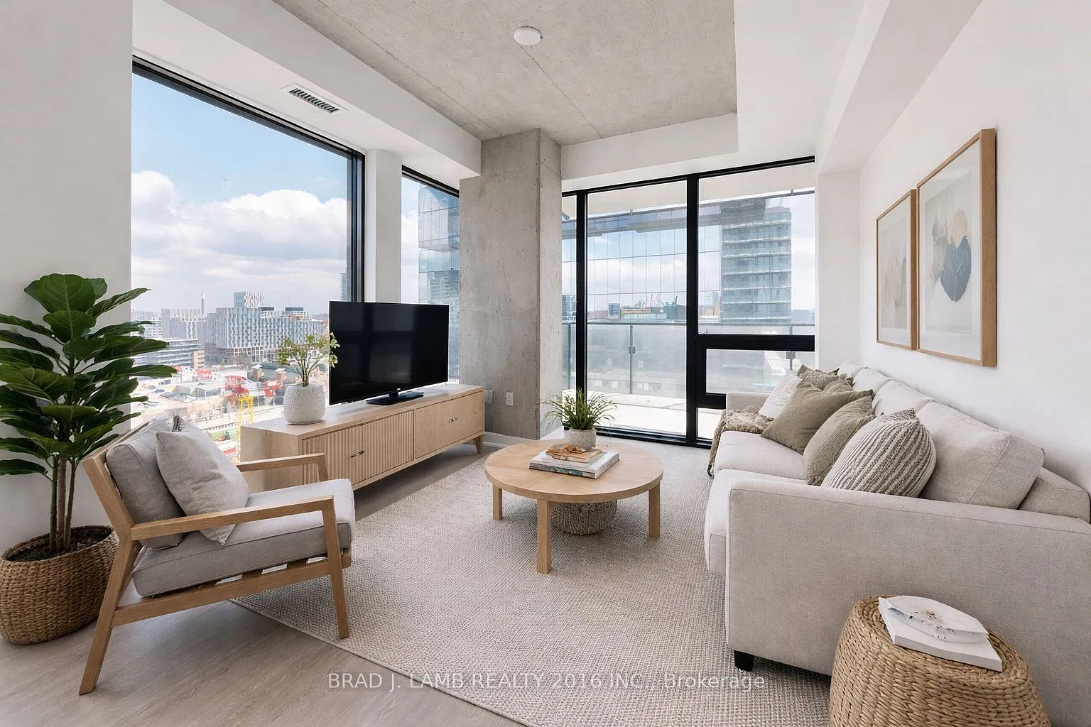 284 King St E — Photo 1