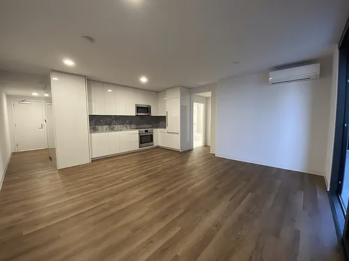 987 Queen St Photo 1