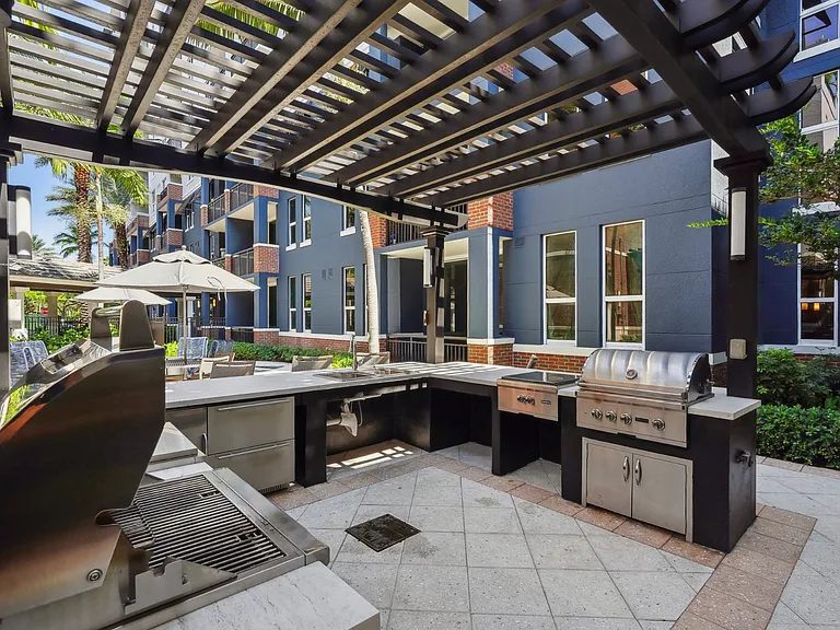 Outdoor Grilling Space at One Plantation Apartments in Plantation, FL 33324