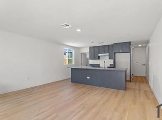 707 W 80th St #703, Los Angeles, CA 90044