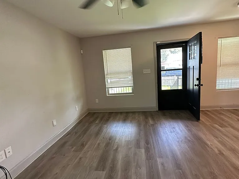 1406 Memory Ln — Photo 10