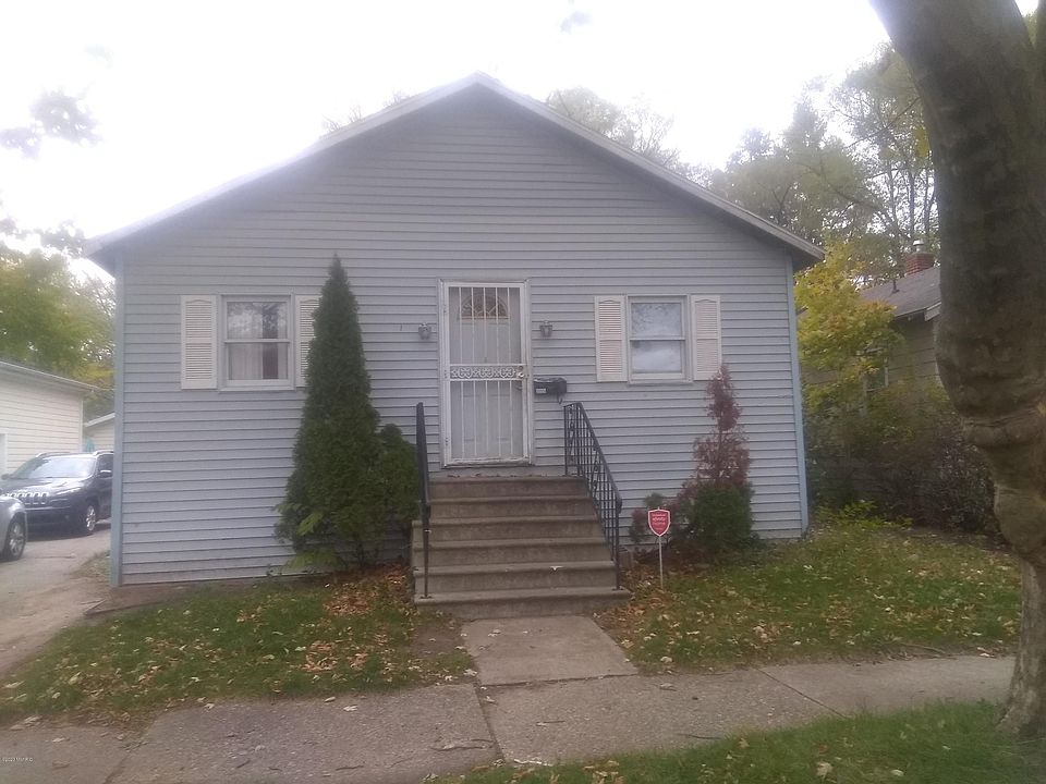 1st image of 1115 Superior St