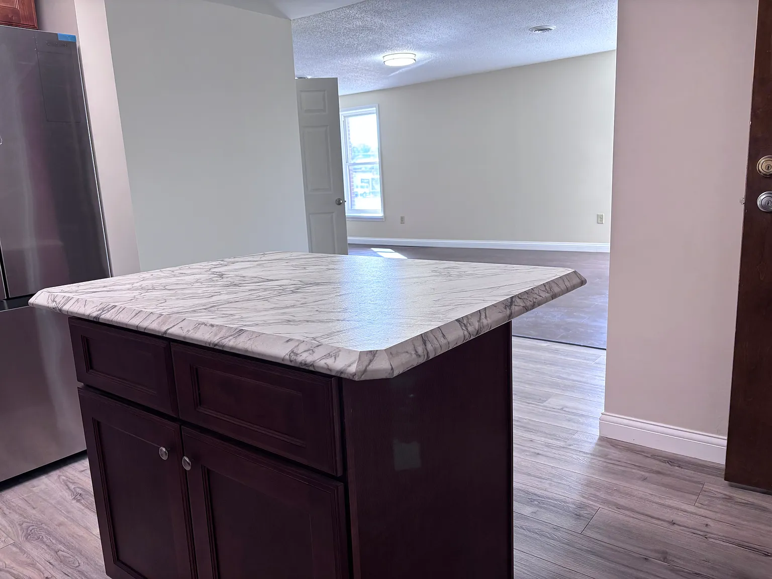 2 bed, 1.5 bath, 1100 sqft, $1,100 — Photo 2