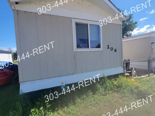 206 Crest Dr, Log Lane Village, CO 80705