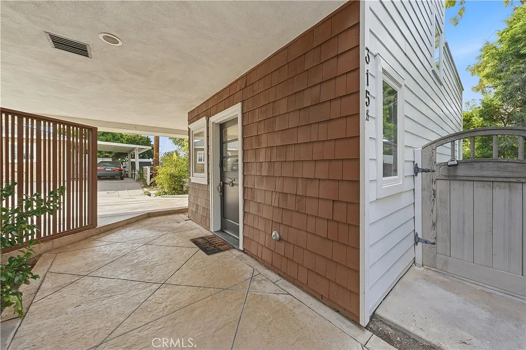 3 bed, 2.5 bath, 1690 sqft, $8,400 — Photo 3