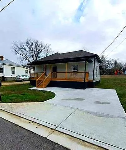 3 bed, 1436 sqft, $1,800 — Photo 2