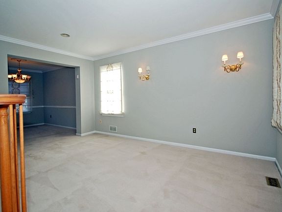 3rd image of 109 Dillon Dr