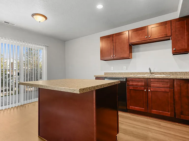 Logan Gateway Apartments — Photo 28