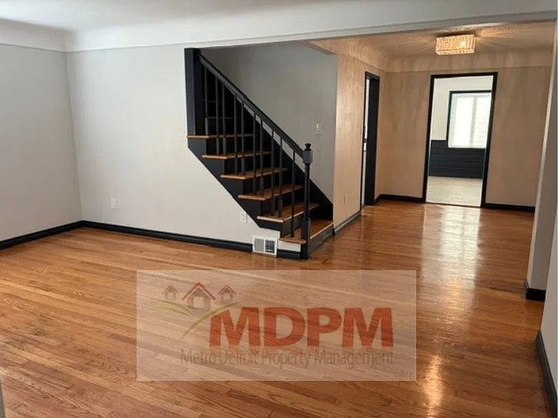 3 bed, 1318 sqft, $1,800 — Photo 1