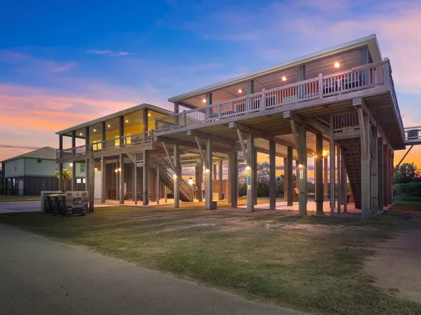 933 & 929 Magnolia Ln, Pt Bolivar, TX 77650