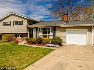 901 Sterling Ct, Herndon, VA 20170