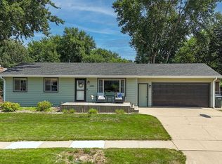 5701 W Pebble Creek Rd, Sioux Falls, SD 57106