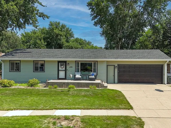 5701 W Pebble Creek Rd, Sioux Falls, SD 57106