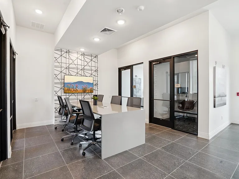 The Pullman Luxury Apartments — Photo 42