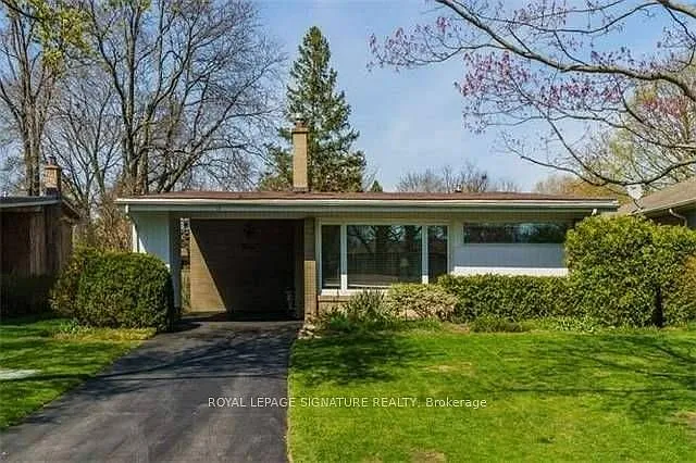 12 Lacewood Cres