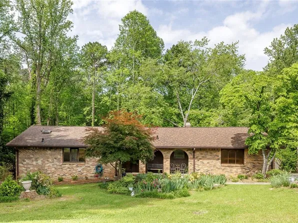 2425 Maclaren Cir, Dunwoody, GA 30360