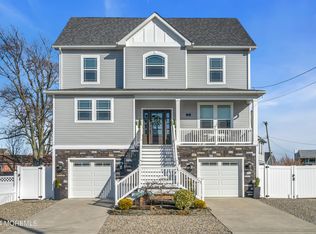13 Lagoon Dr E, Toms River, NJ