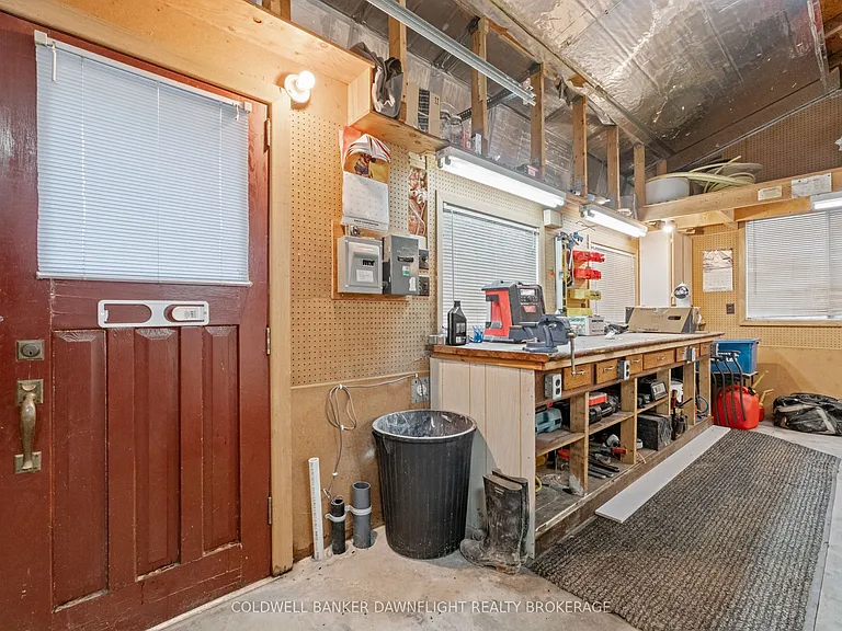 105 Wellington St W — Photo 43