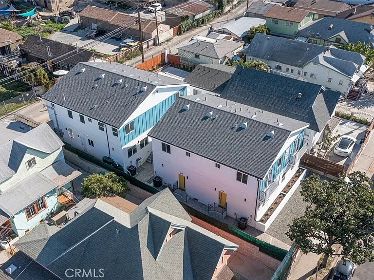 236 N Burlington Ave — Photo 3