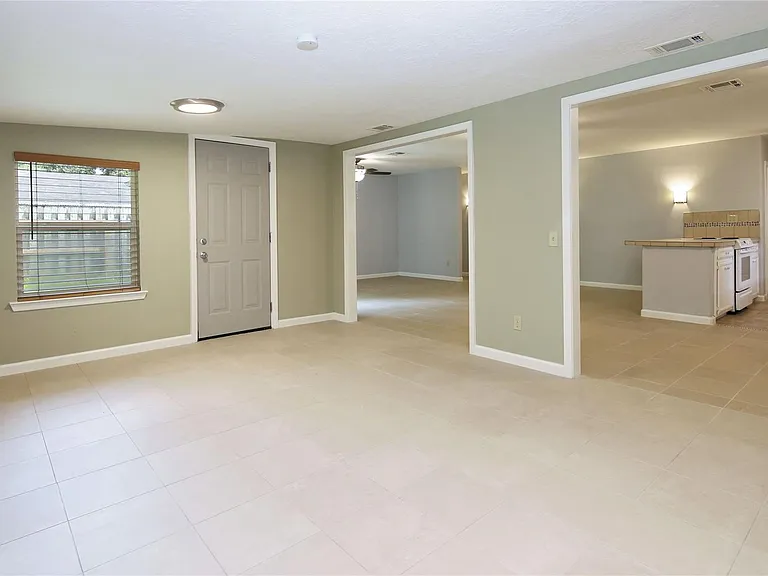 2806 Bluebonnet St — Photo 9