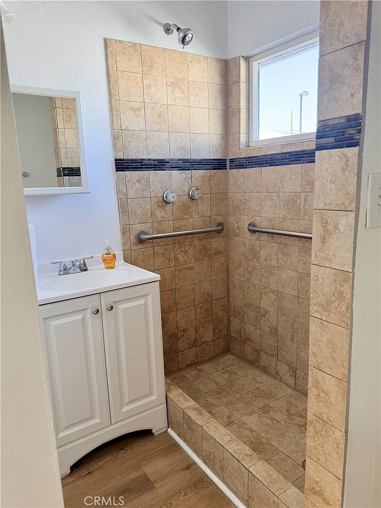 3 bed, 1.5 bath, 1200 sqft, $2,400 — Photo 4