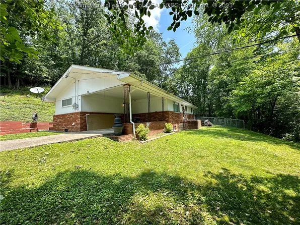 34 Shady Ridge Rd, Chapmanville, WV 25508