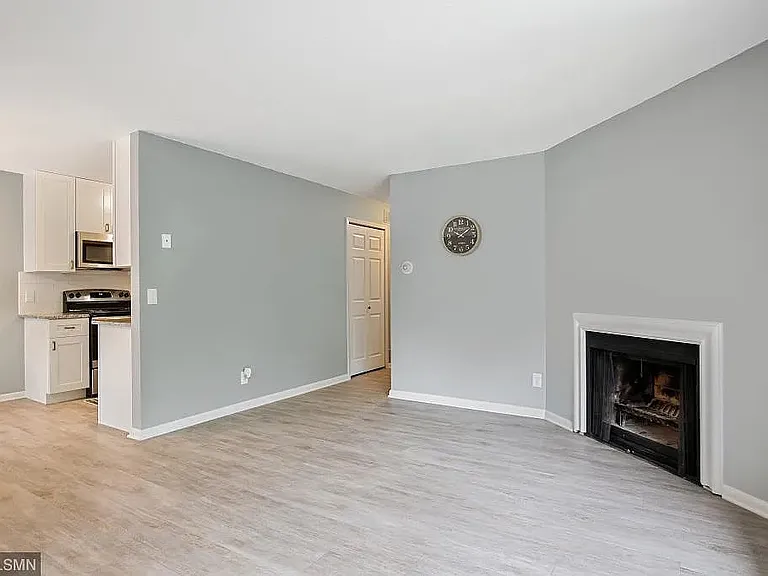527 Broadway Ave N — Photo 10
