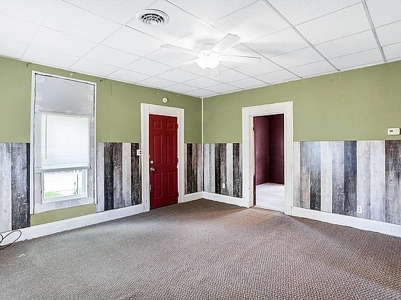 4th image of 211 W Wilson St