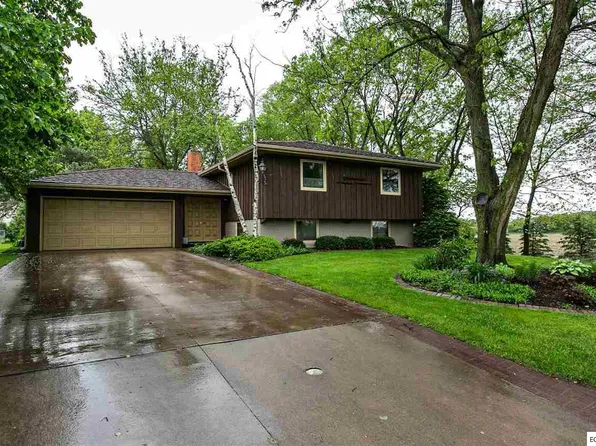 401 11th Ave SE, Dyersville, IA 52040