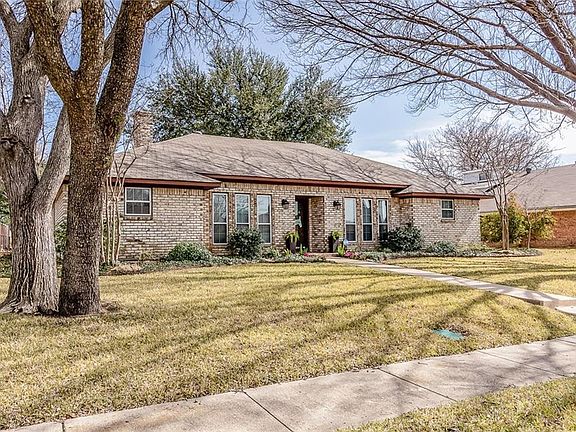 2nd image of 1506 Versailles Dr