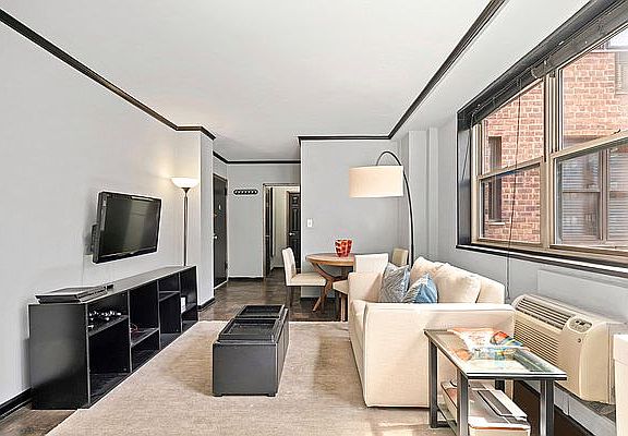 3rd image of 63 E 9th St APT 4E